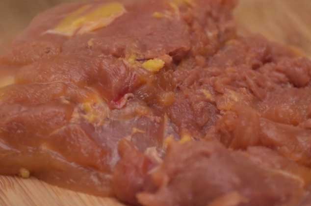 DISFRUTA de la carne de pollo sin hueso. Puedes aplanarla para hacer milanesas.