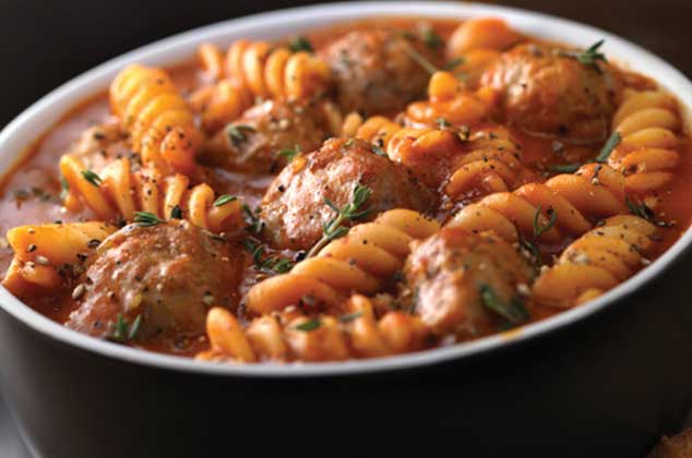 Receta de pasta de Fusilli con albóndigas de res al chipotle