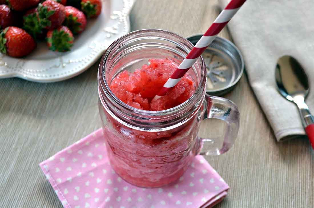 Receta de granizado de fresas. Un postre refrescante olvidarte del calor. Mira cómo hacerlo, aquí, es muy sencillo y rápido.