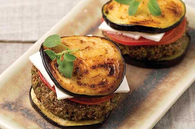 Hamburguesa de portobello, frijol y berenjena