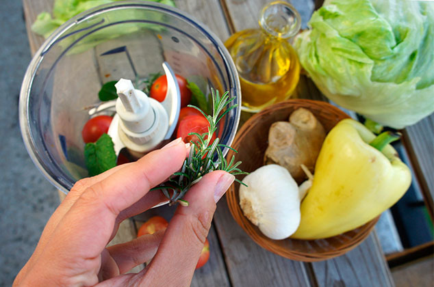 Cómo limpiar la licuadora y quitar olores y sabores fuertes