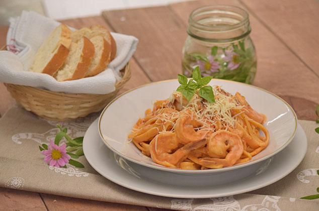 Fettuccini con camarones al chipotle