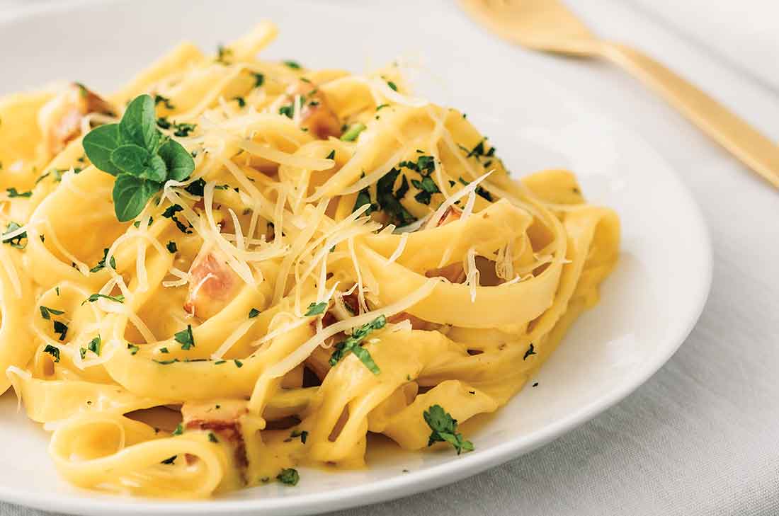 Receta de pasta carbonara. Esta receta es una completa delicia, a todos les encantará probar esta deliciosa pasta y lo mejor, es muy fácil de preparar.