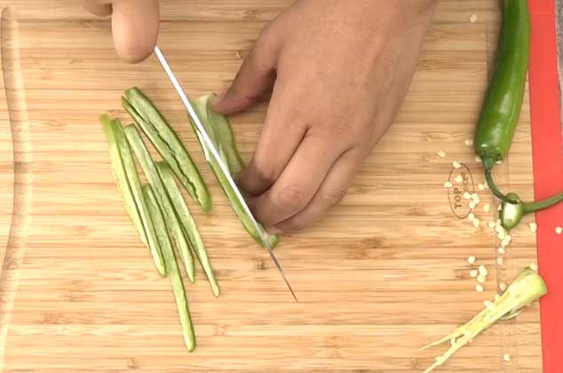 Cómo cortar y picar chile serrano | Tips para desvenar chile