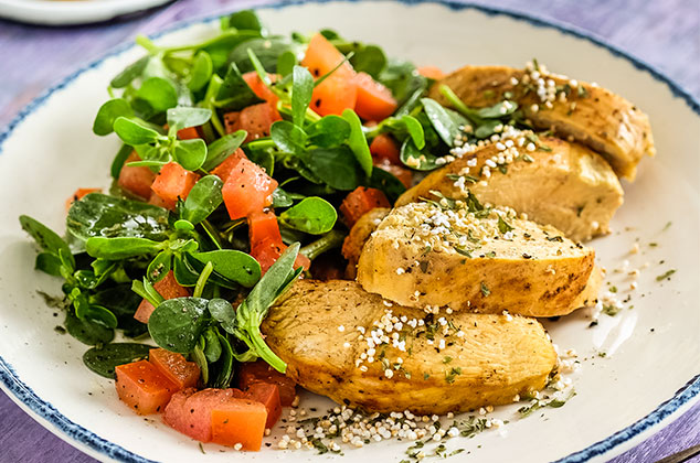 Pechuga de pollo al limón con verdolagas | Cocina Vital