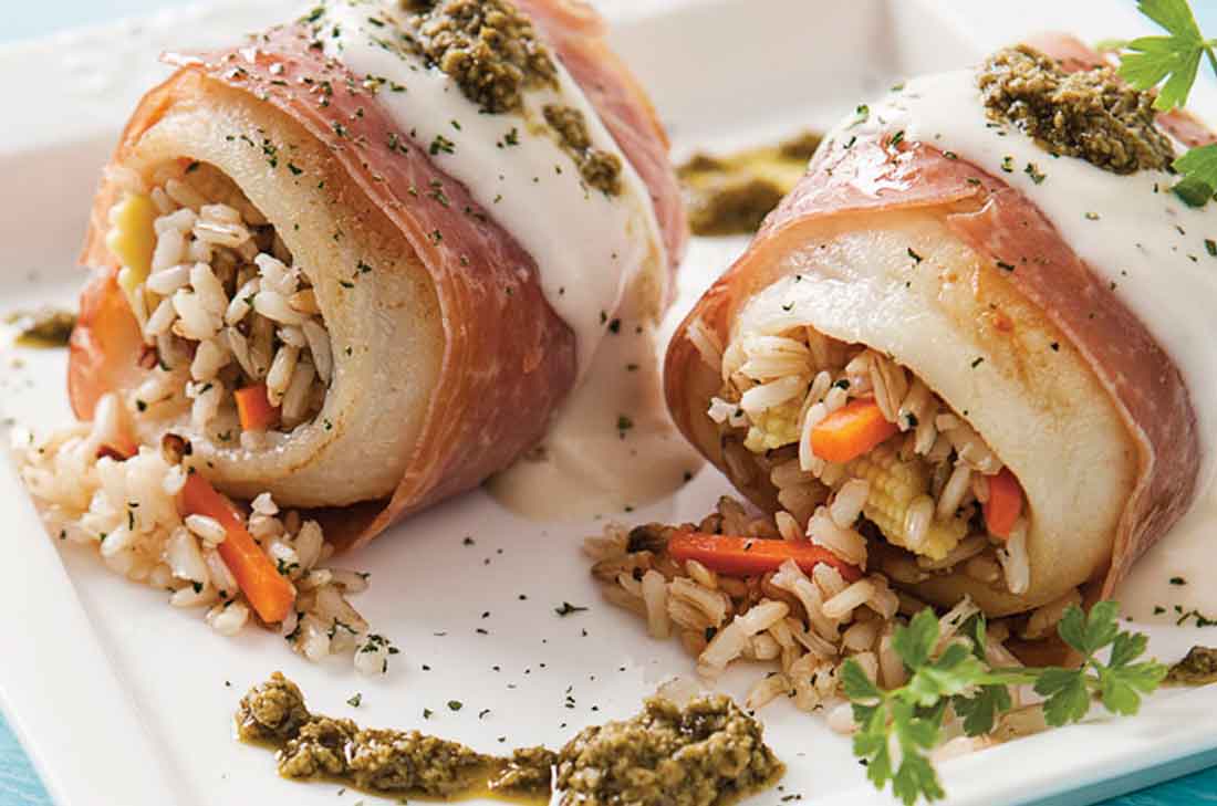 Rollo de pescado relleno de arroz