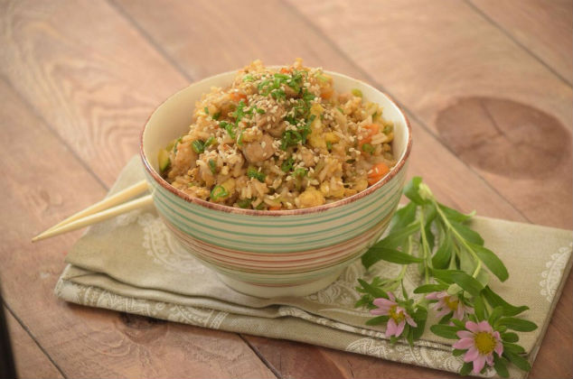 Yakimeshi con pollo | Receta de arroz japonés