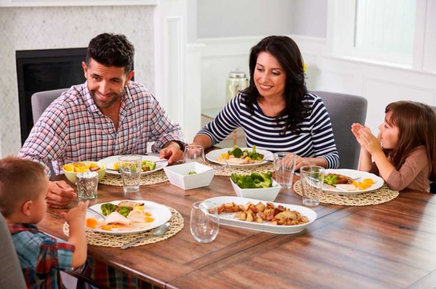 Beneficios de comer en familia: tips e importancia