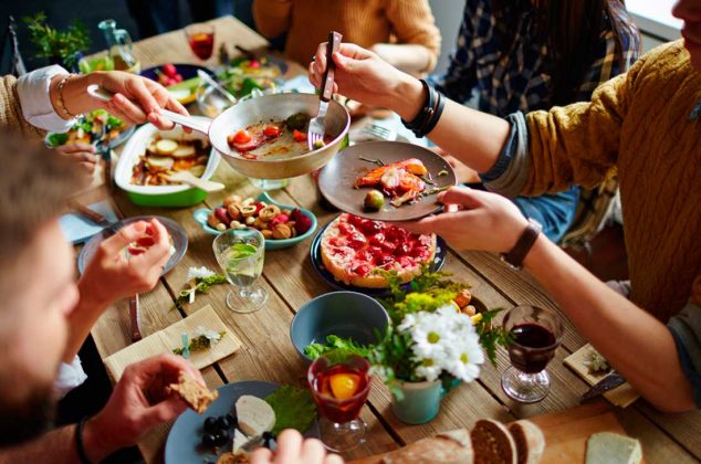 Beneficios de comer en familia: tips e importancia