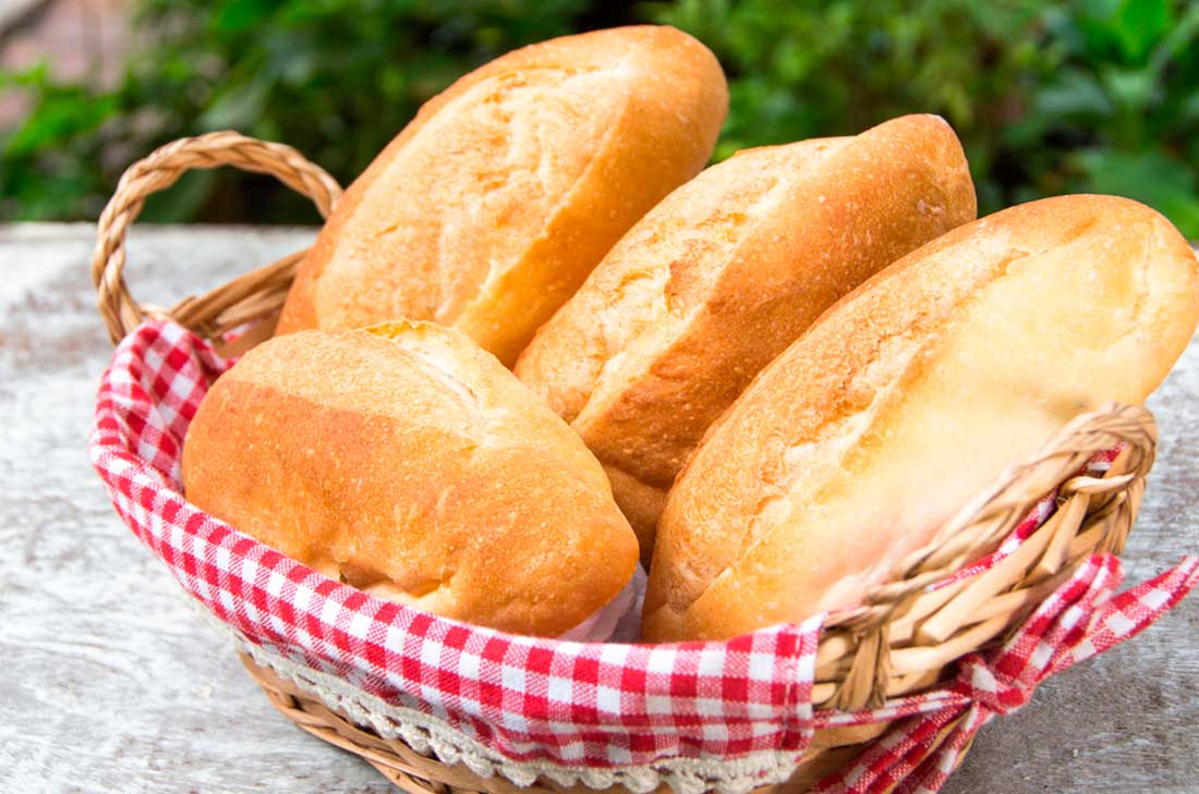 Prepara en el calor de tu casa unos ricos bolillos. Puedes usarlos para acompañar tus comidas o simplemente para comértelos solitos.