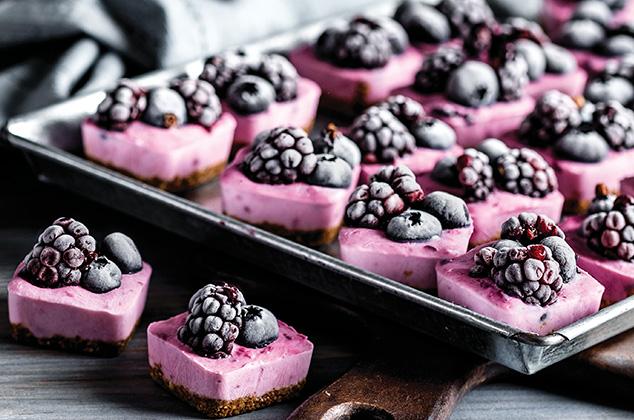 Cómo hacer Bocados de yogurt con moras y granola