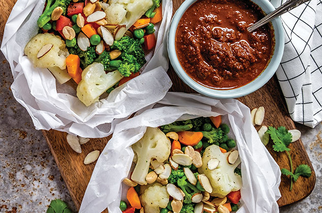 Mixiote de verduras con salsa borracha