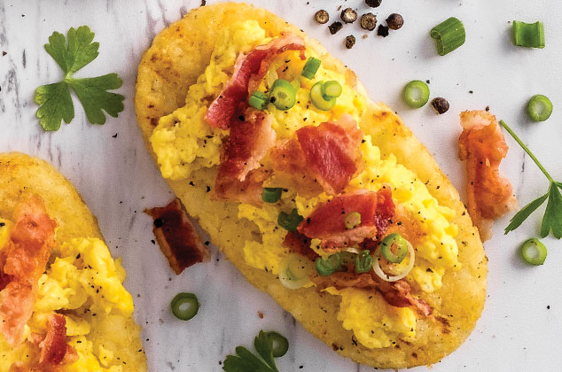 Papa hashbrown con huevo y tocino