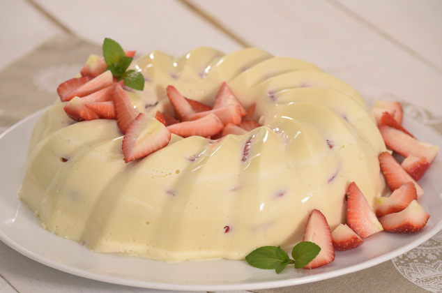 Gelatina de tres leches con fresas | Cocina Vital