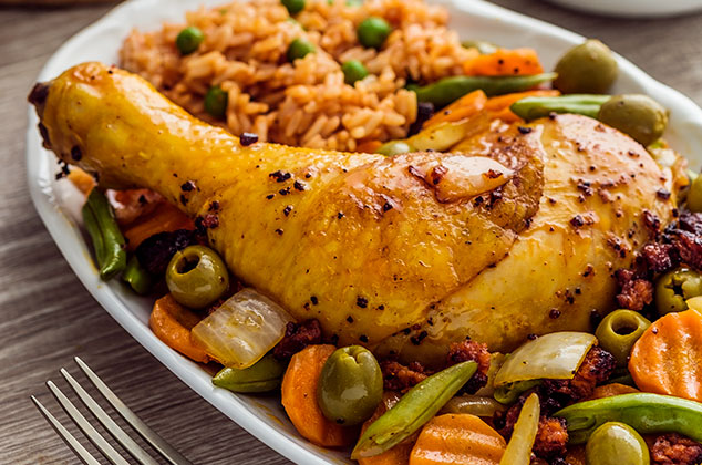 Si tienes un festejo familiar y tienes que llevar un platillo, te recomendamos preparar esta deliciosa receta de pollo a la Clementina. #RecetasDeFamilia