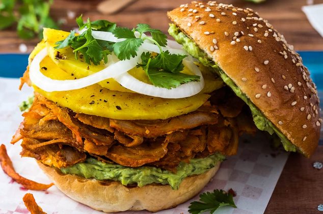 Hamburguesa de pastor con guacamole