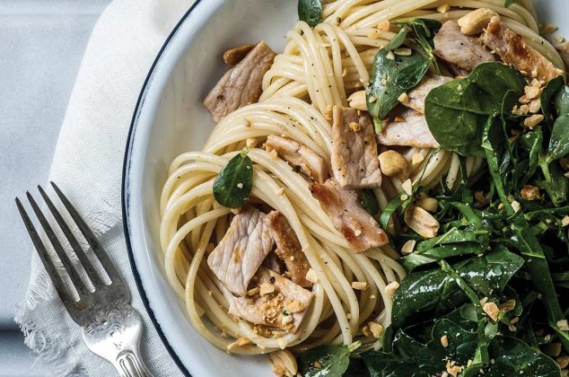 Receta de Espagueti con acelgas y carne de cerdo - Recetas saludables