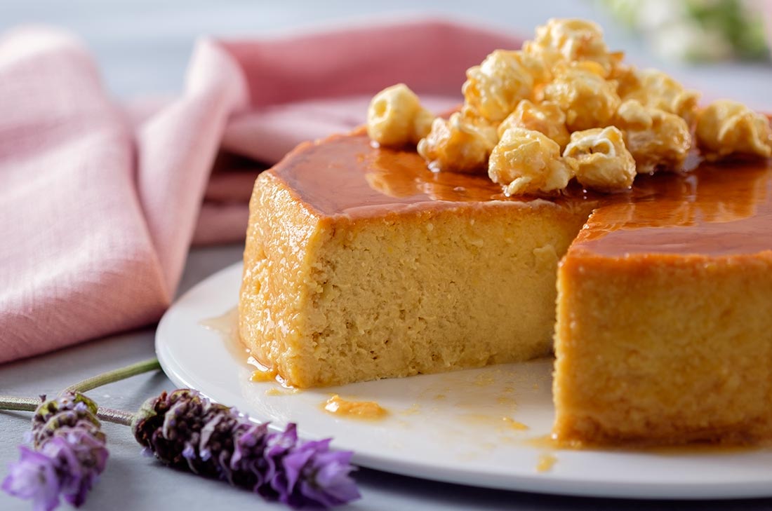 Prepara esta exquisita y fácil receta de flan de elote. Una opción más para utilizar el elote en platillos dulces. Sencillamente delicioso.