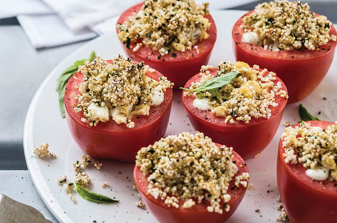 Estos jitomates con costra de amaranto son muy prácticos de preparar. Si quieres un snack muy saludable, te recomendamos pruebes estos.