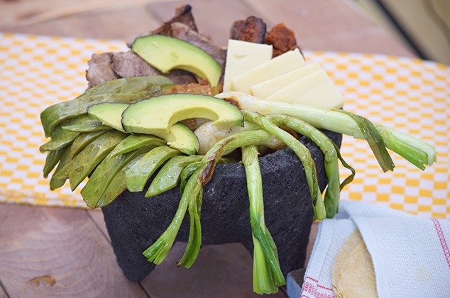 Receta de Molcajete de carne asada para consentir a papá