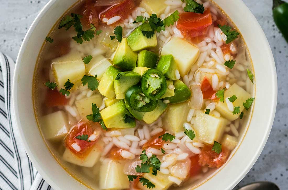 Arroz aguado con jitomate y papas