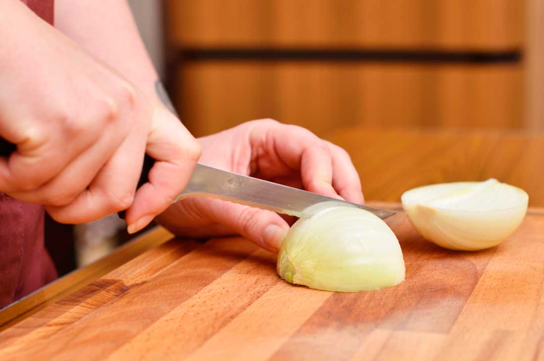 Este ingrediente es uno de los principales en tu cocina. Descubre todos los usos de la cebolla en el hogar, ¡te sorprenderán!
