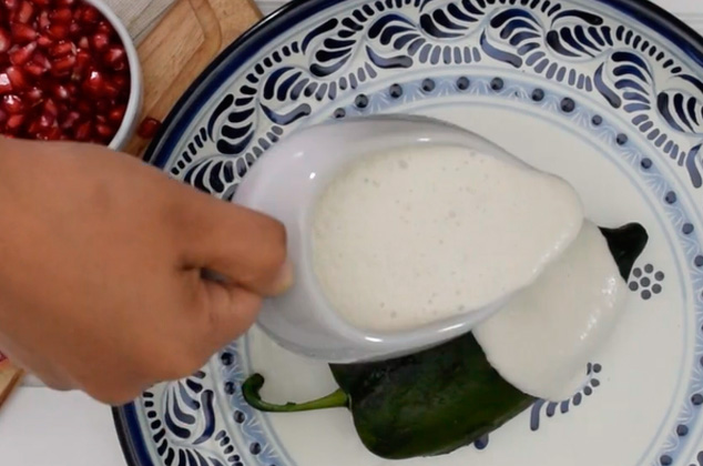 Cómo hacer la Nogada para bañar chiles rellenos