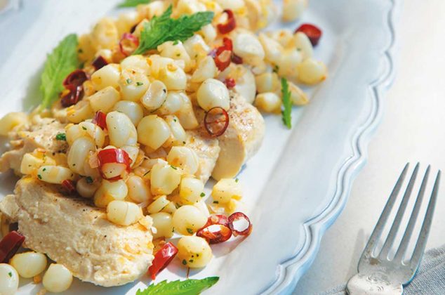 No podrás resistir las ganas de probar esta receta de pechuga con esquites. Te apuesto a que se convertirá en el platillo favorito de todos.