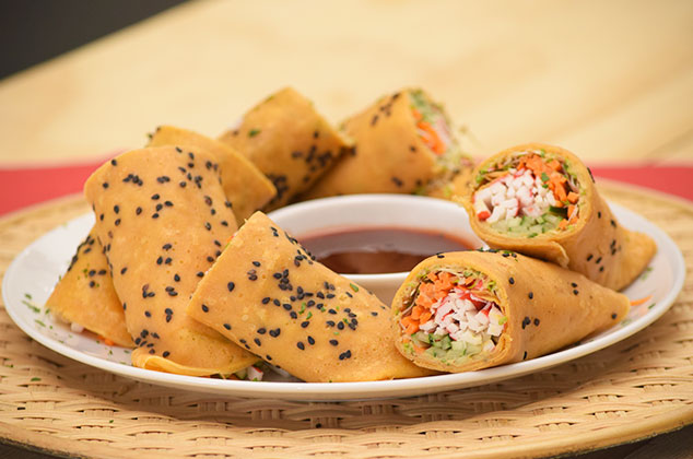 Rollitos de verduras con salsa agridulce