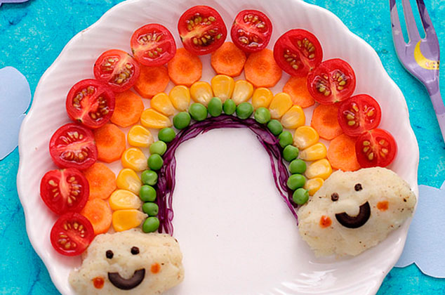 Cómo decorar los platos de comida de los niños