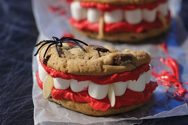 Bocas de drácula con galletas y bombones