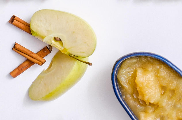 Papilla de manzana con canela