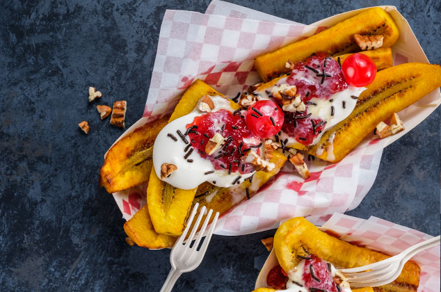 Receta de plátanos machos fritos con crema y cerezas