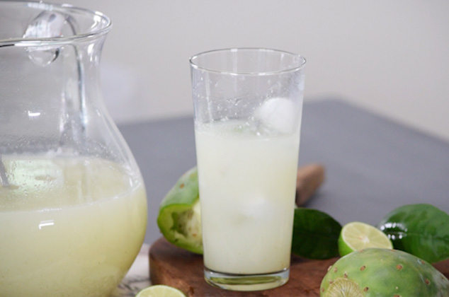 Agua de tuna con limón