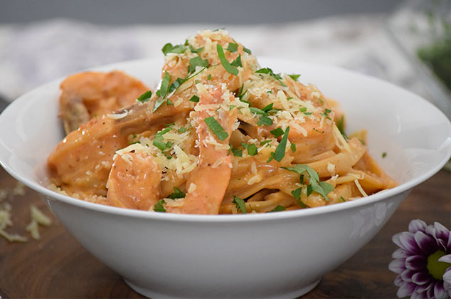 Fettuccini con camarones al chipotle