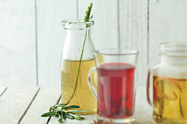 Infusión de lavanda y té limón para dormir bien