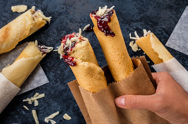 Marquesitas yucatecas con mermelada y queso