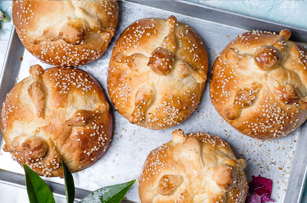 Pan de muerto con ajonjolí