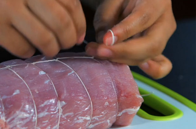 HAZ un buen nudo al terminar de bridar la carne para mantenerla firme al momento de su cocción.
