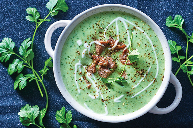 Crema de cilantro y trocitos de arrachera