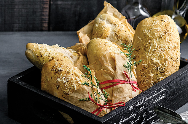 Pan de pesto con parmesano