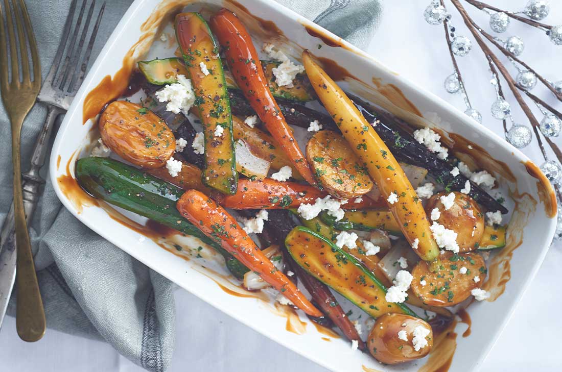 Acompaña tu cena navideña con esta deliciosa receta de verduras glaseadas. Se irán perfecto con cualquier plato fuerte. Mira cómo hacerla.