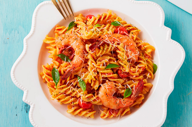 Pasta picante con tomate y camarones | Cocina Vital