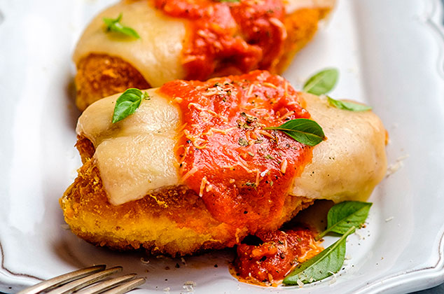 Milanesas de pechuga de pollo a la parmesana