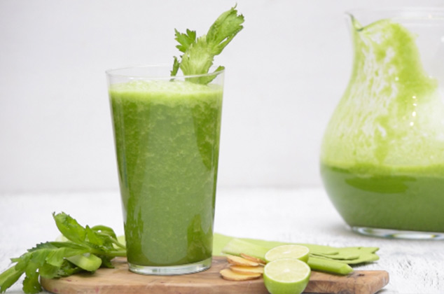 Jugo detox verde para bajar de peso