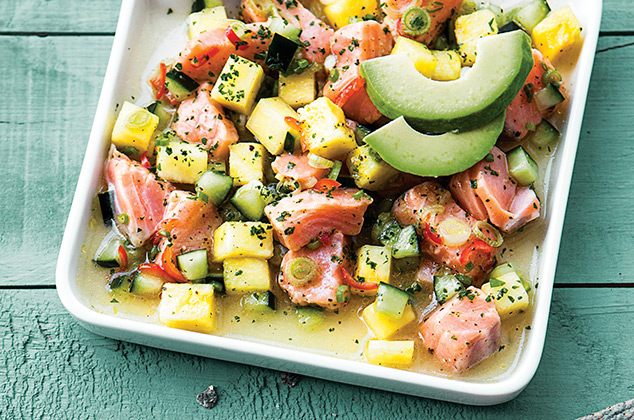 CEVICHE DE SALMÓN CON PIÑA Y PEPINO