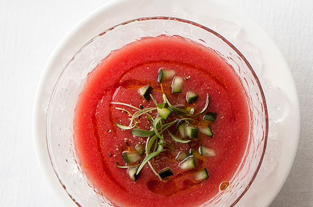 Gazpacho de sandía jitomate y albahaca - Recetas de sopas