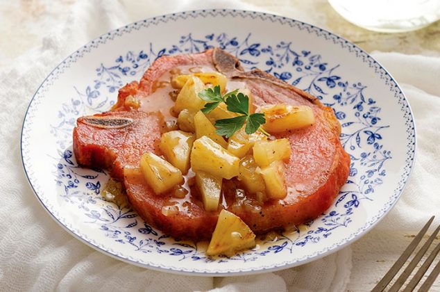 Chuletas de cerdo ahumadas con piña