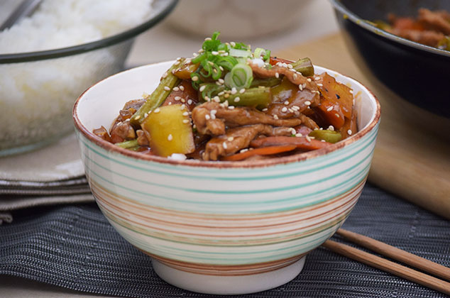 Teriyaki con carne de cerdo y verduras salteadas