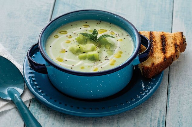 Sopa fría de pepino con yogurt